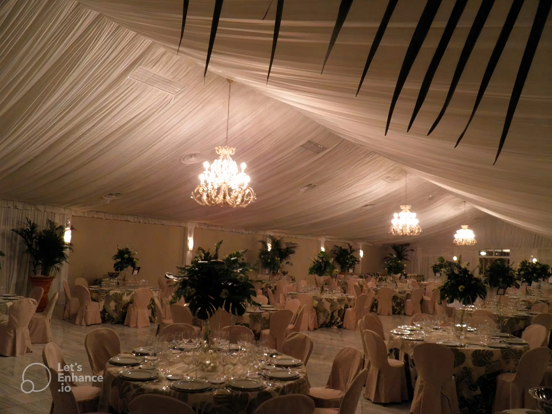 Carpa montada en la finca para un evento